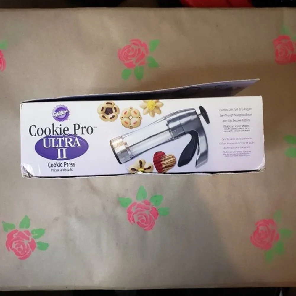 Wilton Cookie Pro Ultra II With 18 Disks
